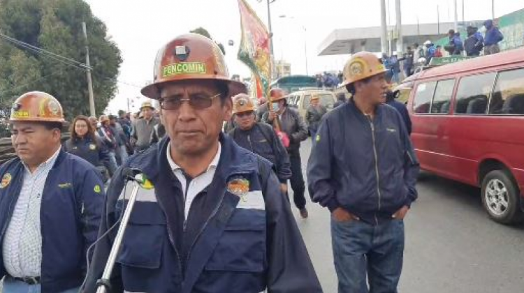 Mineros Cooperativistas De Oruro Marchan En La Paz Porque El Gobierno