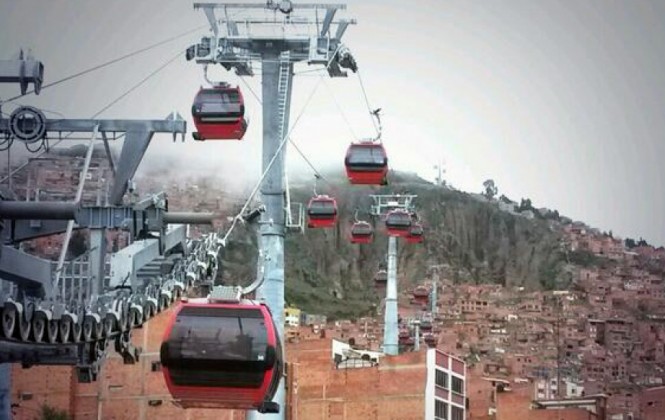 Viaje entre El Alto y La Paz en la línea Roja del Teleférico dura alrededor de 9 minutos 