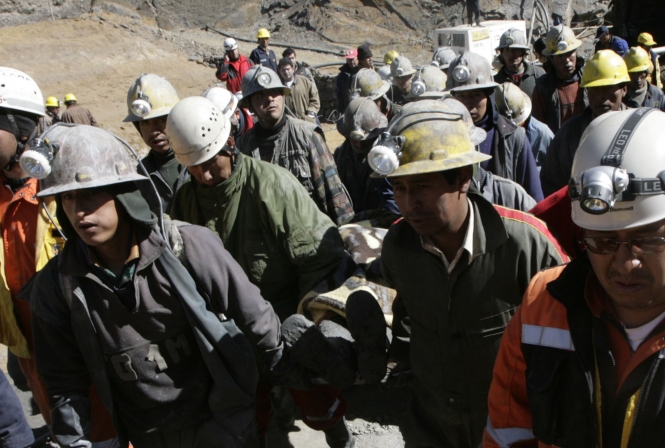 Mineros bloquean salidas a La Paz/ Foto ANF