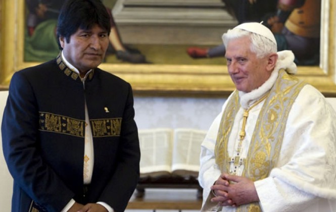 Encuentro entre el presidente Morales y Benedicto XVI. Foto: cnn.com