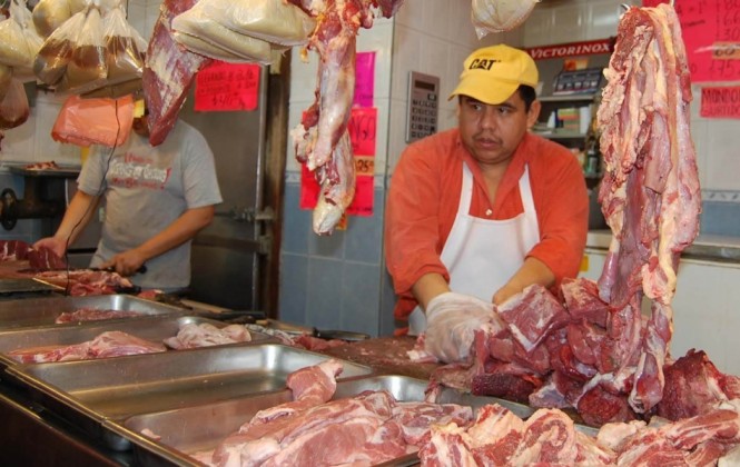 Un puesto de venta de carne de res Foto: ANF