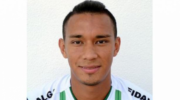 Paul Burton, jugador del club Oriente Petrolero