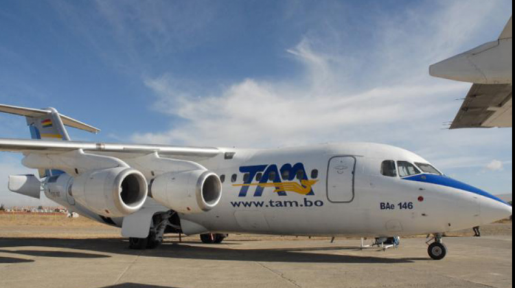 Aeronave del TAM en pista de aeropuerto. Foto: TAM