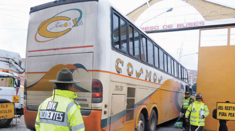 Un policía irá en cada bus en viajes interdepartamentales. Foto: archivo/ABI