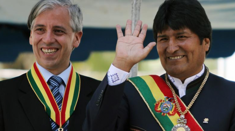 Alvaro García Linera y Evo Morales tras su reciente reelección presidencial.