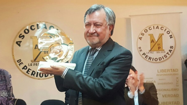 Juan Carlos Salazar recibe el Premio Nacional de Periodismo. Foto: ANF