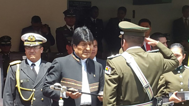 El presidente Evo Morales durante los actos de graduación de la Policía. Foto: ANF