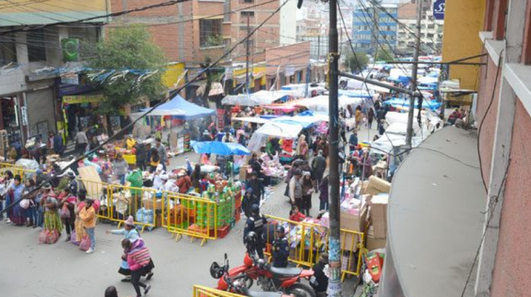 Comercio navideño en la calle Manco Kapac. Foto: El Diario