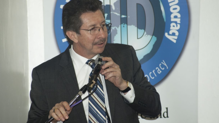 Carlos Sánchez Berzaín durante una conferencia.