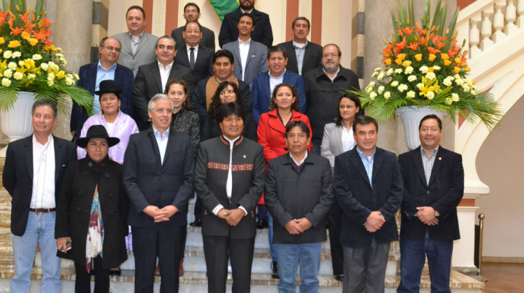 El actual gabinete del presidente Evo Morales. Excepto la ministra Alexandra Moreira que renunció al cargo. Foto: ABI