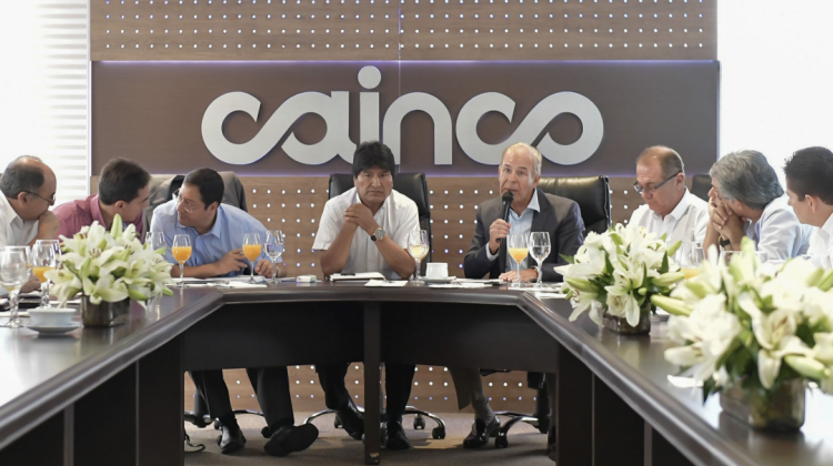 El presidente Evo Morales en la reunión en la CAINCO. Foto: ABI