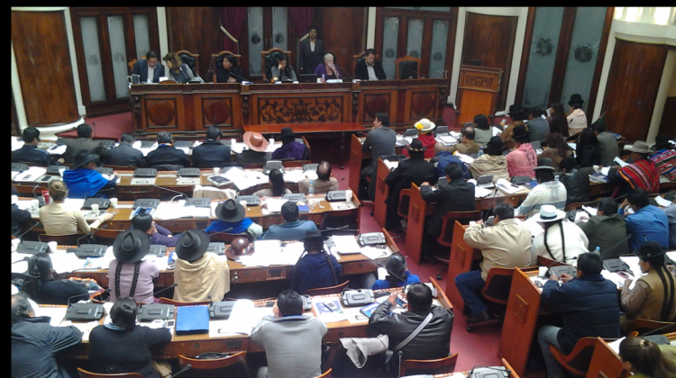Una sesión del legislativo con presencia de opositores y oficialistas. Foto: ANF