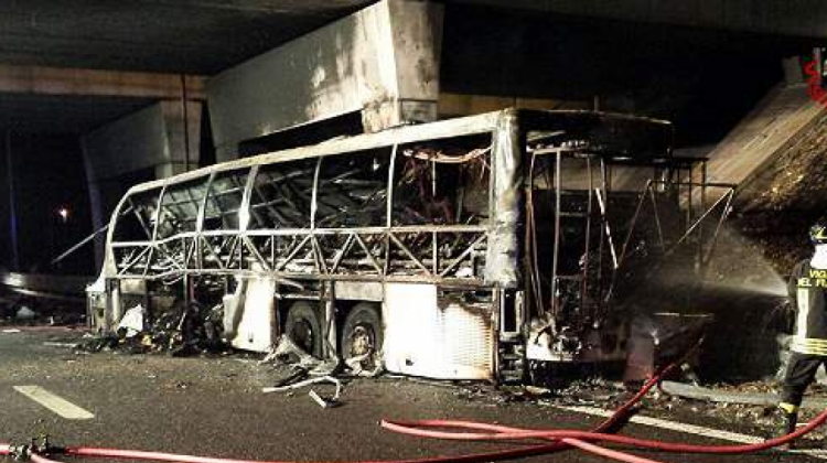 Accidente de bus húngaro. Foto: Bomberos de Italia.