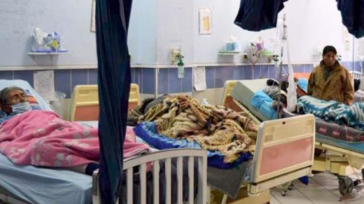 Pacientes en la sala de emergencia del hospital de Clínicas. Foto: El Diario