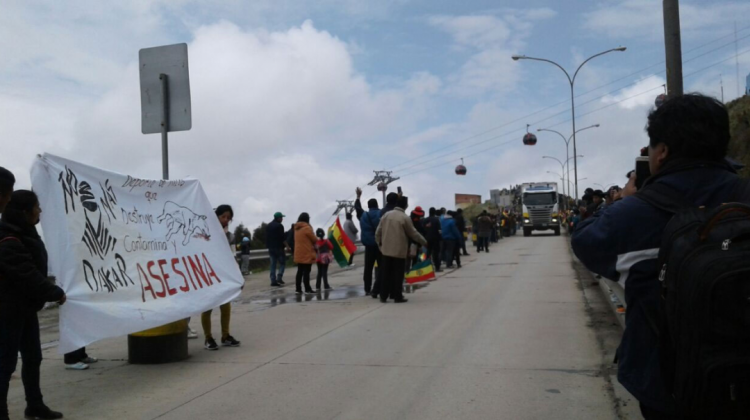 Protesta en la autopista El Alto-La Paz.