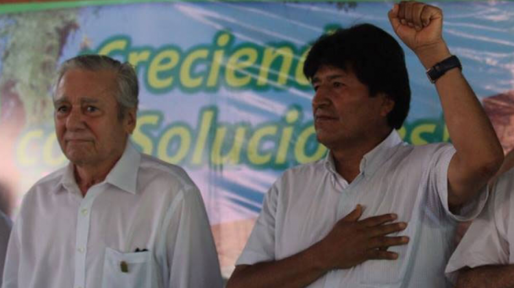 Percy Fernández y Evo Morales en un acto público en Santa Cruz. Foto: El Día.