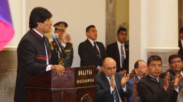 Evo Morales en el acto de posesión del nuevo gabinete ministerial. Foto: Abi