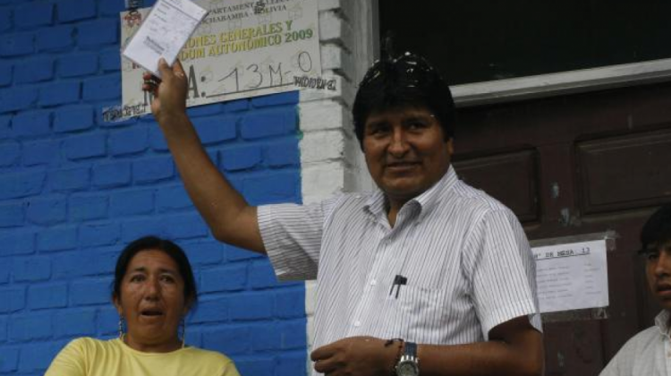 Evo Morales después de votar en una elección. Foto: ABI