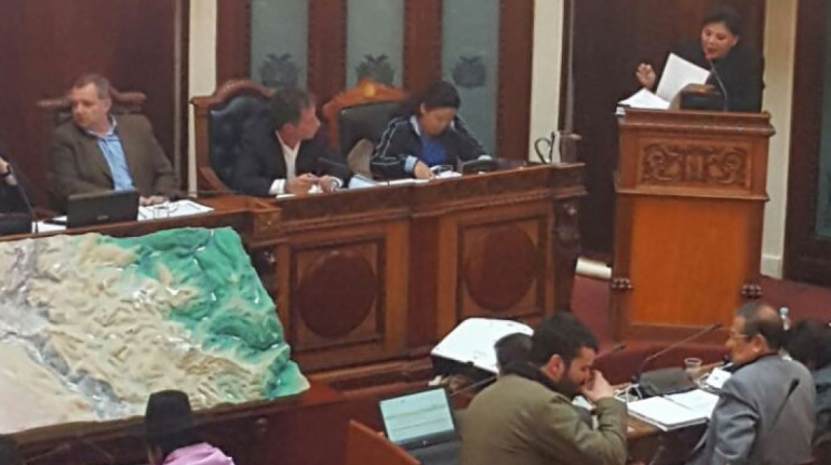 Ministro Navarro en el acto de interpelación en la Asamblea Legislativa. Foto: ANF.