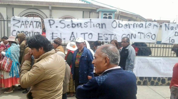 Vecinos de El Alto realizaron una vigilia en la Fundación Cuerpo de Cristo. Foto: Tonny López