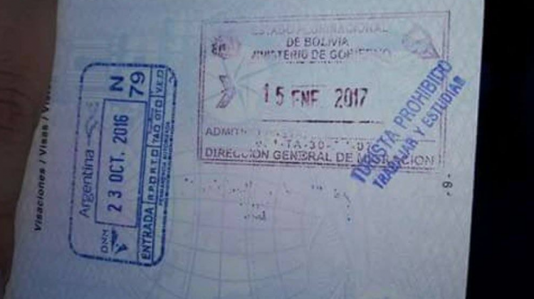 Pasaporte argentino . Foto: @edufeiok