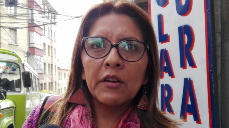 La ministra de Comunicación, Gisela López, cerca de la Contraloría se aprestaba ha realizar su declaración jurada. Foto: ANF