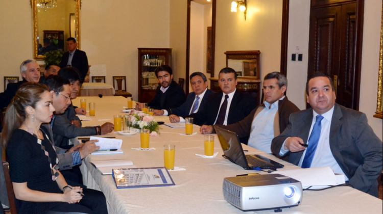 Empresarios y Gobierno en reunión en Palacio. Foto: ABI