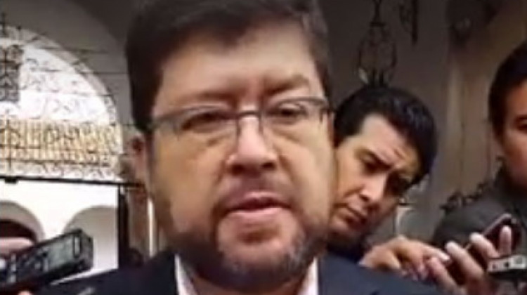 Samuel Doria Medina en declaraciones a la prensa en Sucre.