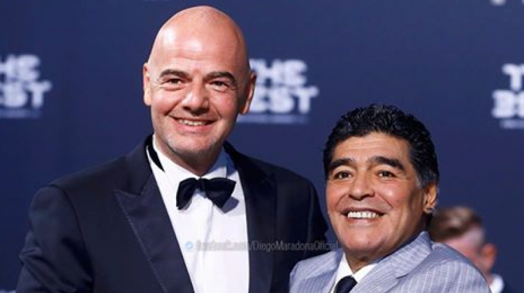 El presidente de la FIFA, Gianni Infantino junto a Diego Armando Maradona.   Foto: Facebook Diego Armando Maradona