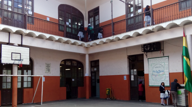 Estudiantes en el patio del colegio Liceo Venezuela. Foto: ANF