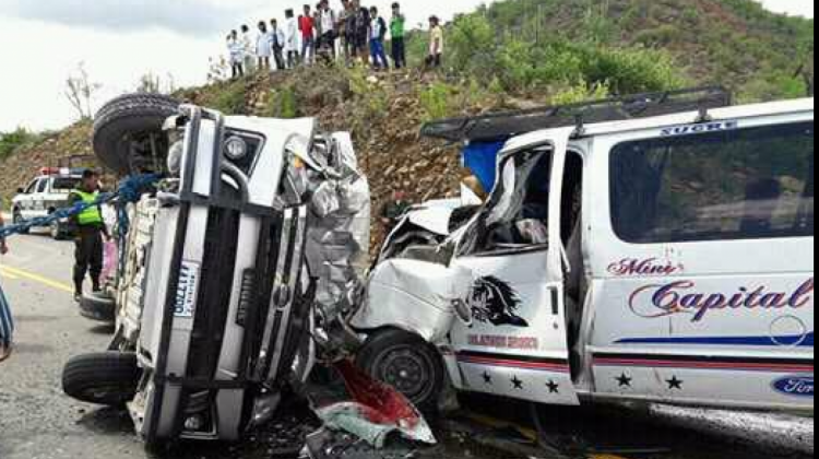 Los vehículos que sufrieron el accidente. Foto: FB/Grupo Voluntario Aiquile.