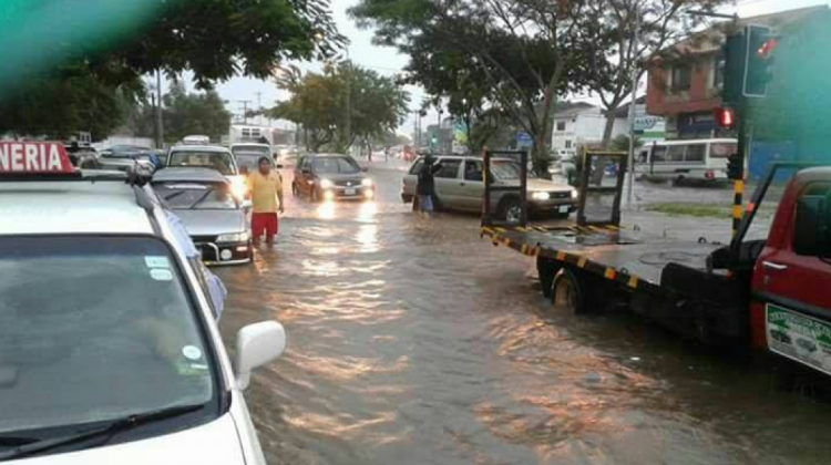 Torrenciales lluvias afectaron la capital cruceña el pasado fin de semana.  Foto: Periodistas Bolivia