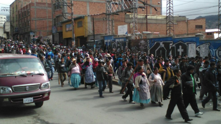 La marcha de los cocaleros este martes en La Paz. Foto: ANF.