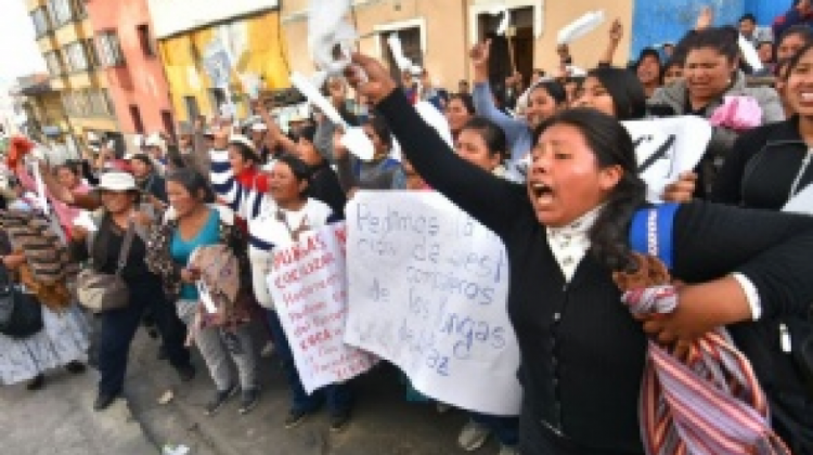 Mujeres cocaleras protestan. Foto: Página Siete