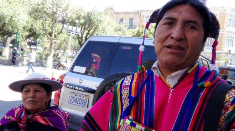 Los dirigentes del Conamaq orgánico en la plaza Murillo realizando su convocatoria. Foto: ANF