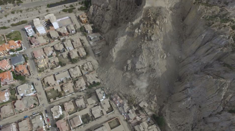 Imagen panorámica del deslizamiento en la zona Sur de la ciudad de La Paz. Foto: redes sociales.
