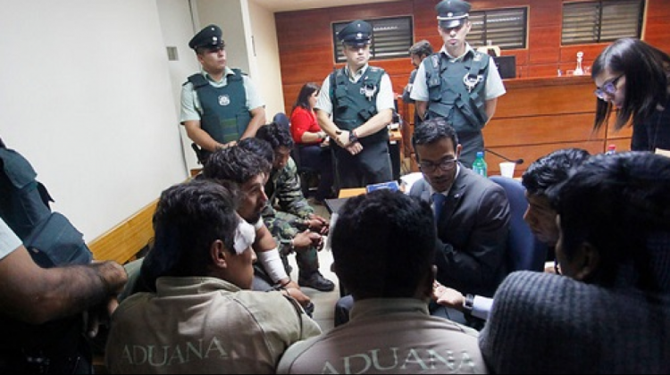 Los bolivianos detenidos en la audiencia del Juzgado de Garantía de Pozo Almonte.  Foto: La Estrella de Iquique