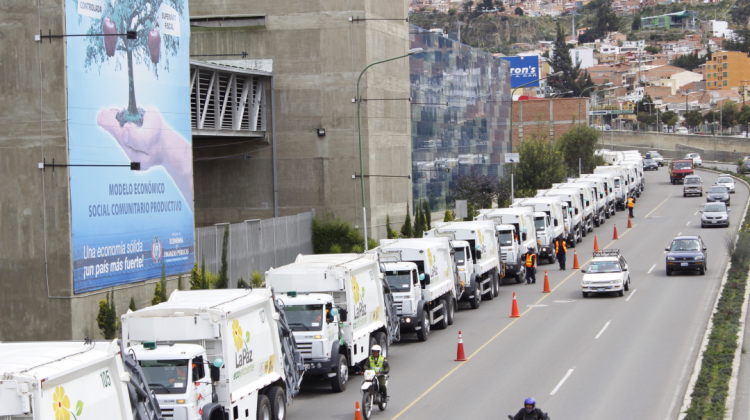 Caravana de Camiones nuevos de LPL. Foto: Alcaldía