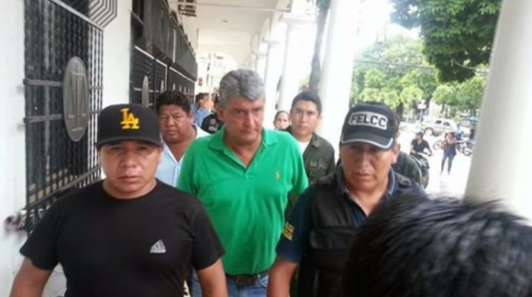 El exgobernador de Beni, Ernesto Suárez cuando es conducido al penal. Foto: Radio Fides