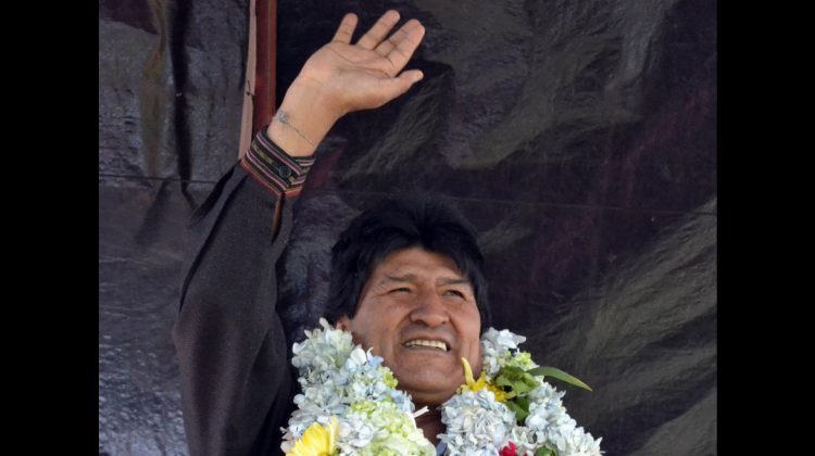 El presidente Evo Morales en la entrega del campo deportivo en la ciudad de El Alto. Foto: ANF