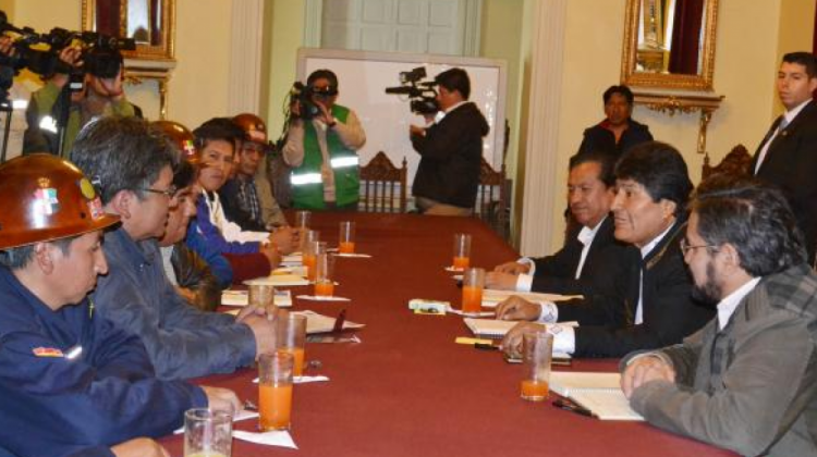 Representantes de la COD de La Paz junto al presidente Evo Morales.   Foto: cambio.bo