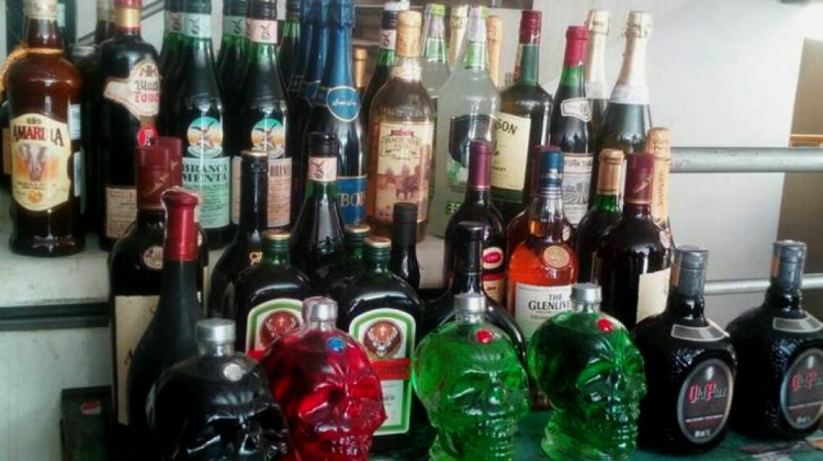 La bebidas alcohólicas decomisadas por el municipio.