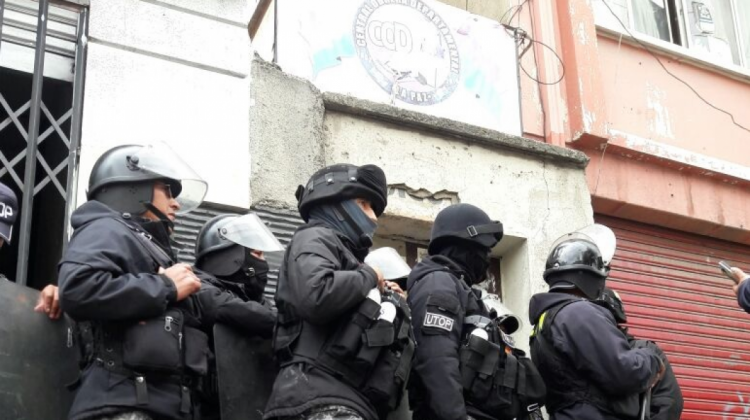 Resguardo policial en la COD La Paz . Foto: Periodistas
