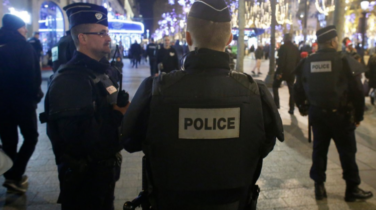 Agentes de la policía francesa custodian el lugar donde se registró el hecho.   Foto: @BFMTV
