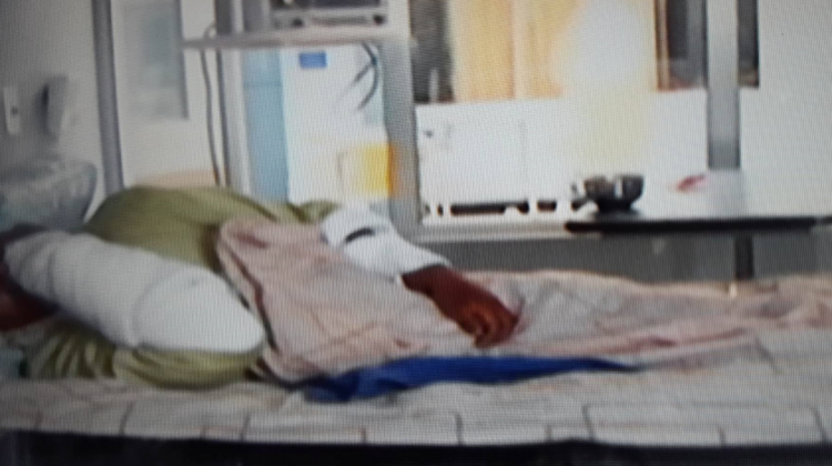 Alberto Víctor Porto Quispe se recupera en el hospital Holandés de El Alto.   Foto; Captura ATB