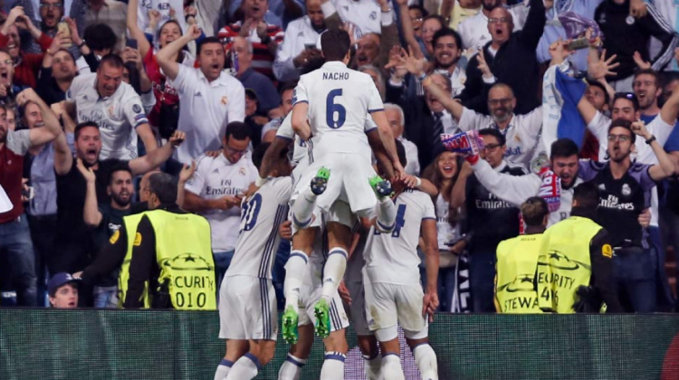 Los jugadores del Real Madrid celebran uno de los goles.   Foto: @realmadriden