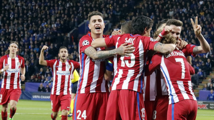 Jugadores del Atlético de Madrid celebran el gol de Saúl Ñiguez.   Foto: @atletienglish