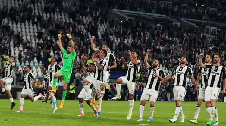Los jugadores de la Juventus celebran la victoria 3-0 sobre el FC Barcelona.