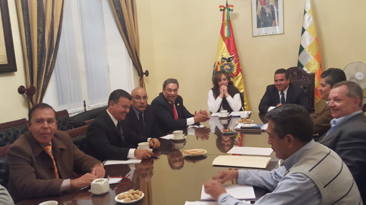 Reunión de empresarios con el presidente del Senado, José Alberto "Gringo" Gonzáles. Foto: ANF