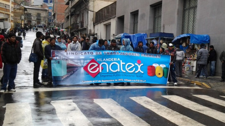 Foro archivo: trabajadores de Enatex en protesta